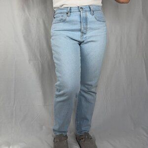 Levi Strauss & Co. Women's Wedgie style Light Wash Tapered Ankle Denim | Size 31